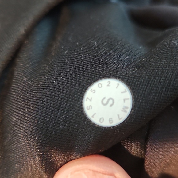 Lululemon Men's SHORTS - Picture 4 of 4